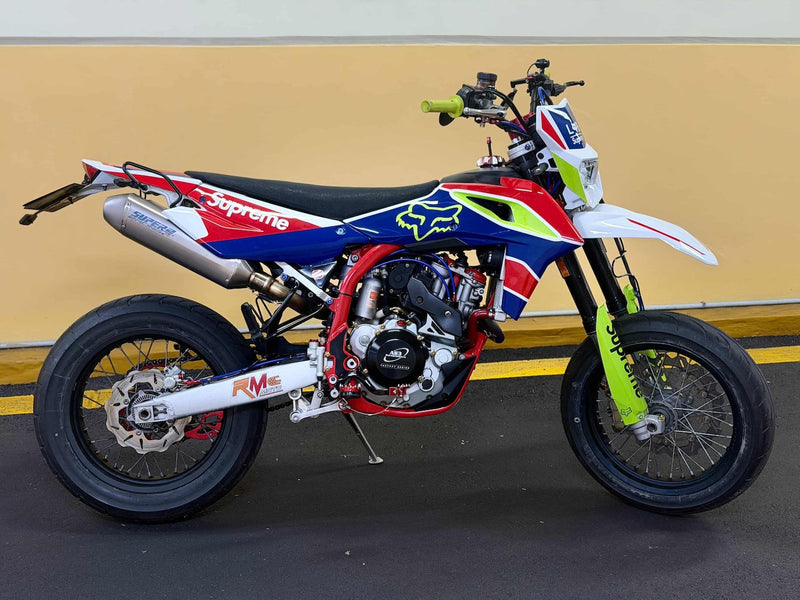 SWM SM 500 R Supermoto with a nod to Fox & Supreme
