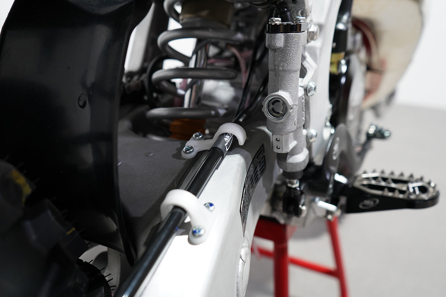 Fantic_XE_125_Rear_Brake_Line_