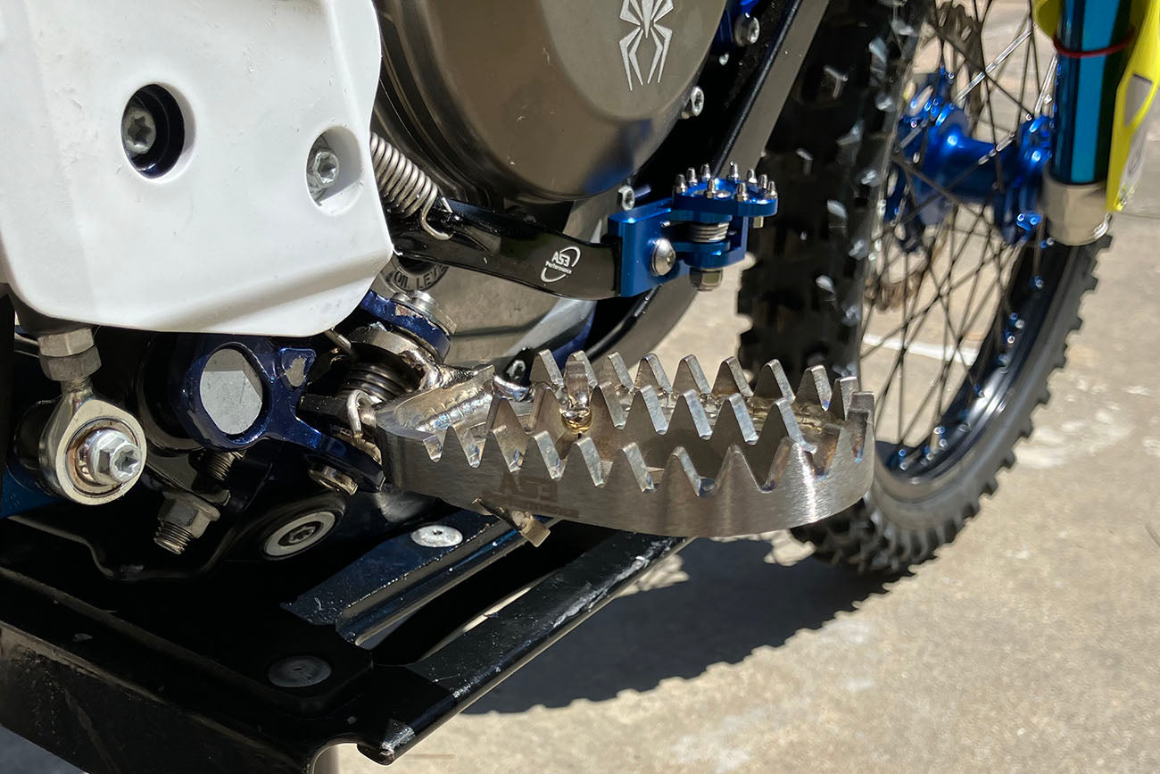 AS3 TITANIUM FOOT PEGS | HUSQVARNA TC125 250 2023 FC 250 350