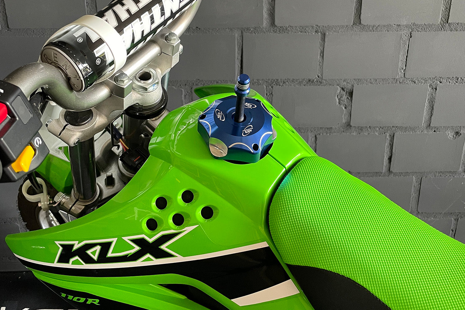 Kawasaki_KLX_110_R_Fuel_Cap_Bl
