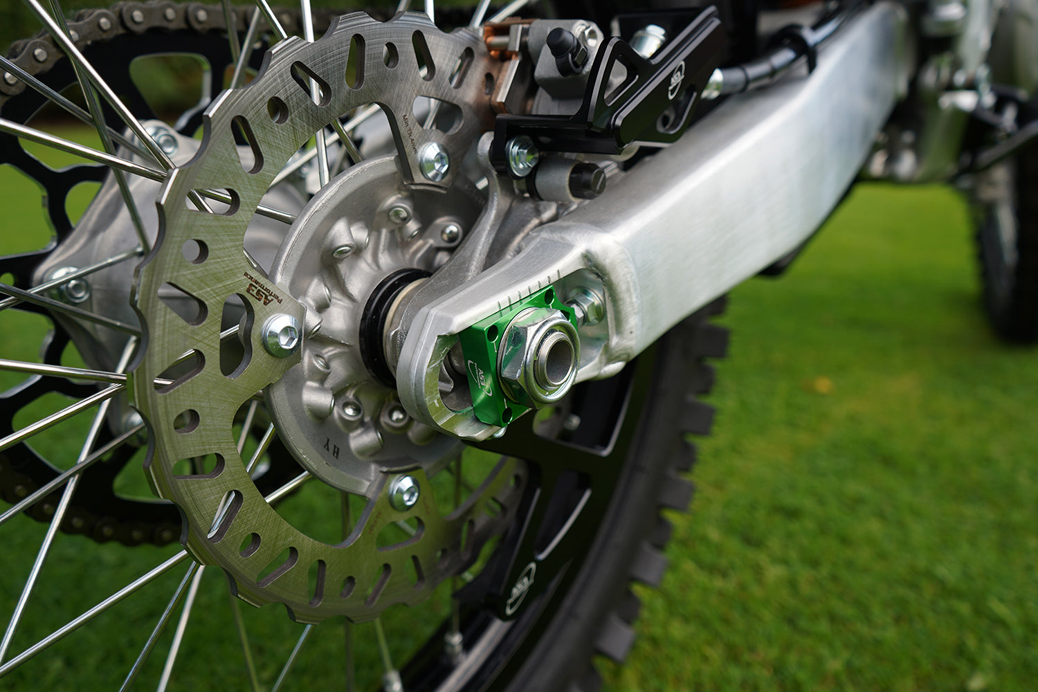 a-chan　0331 AS3 AXLE BLOCKS GREEN | KAWASAKI KX250F 2017-2025 KX450F 2016-2025