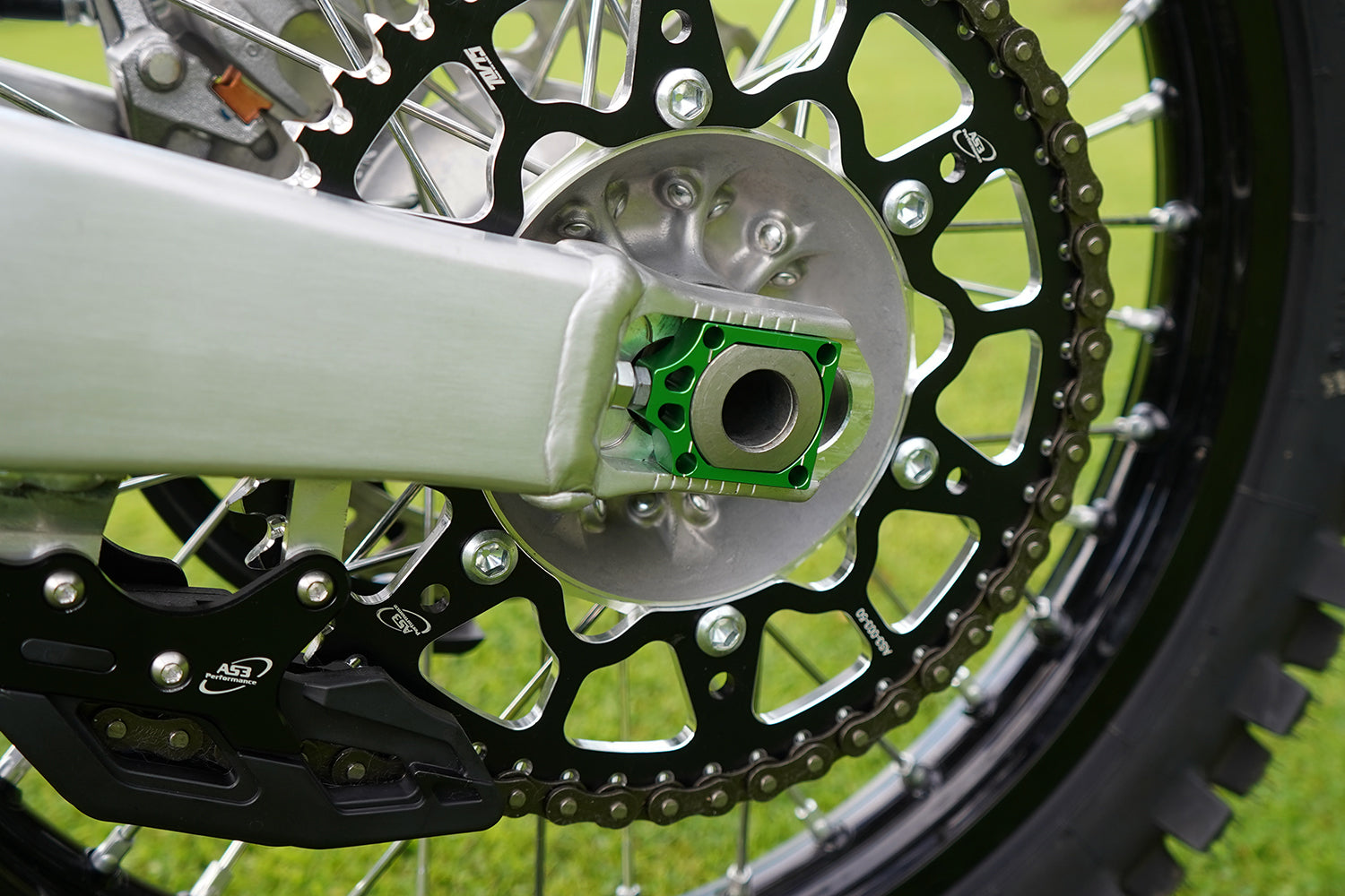 Kawasaki_KX_250_2021_Axle_Bloc