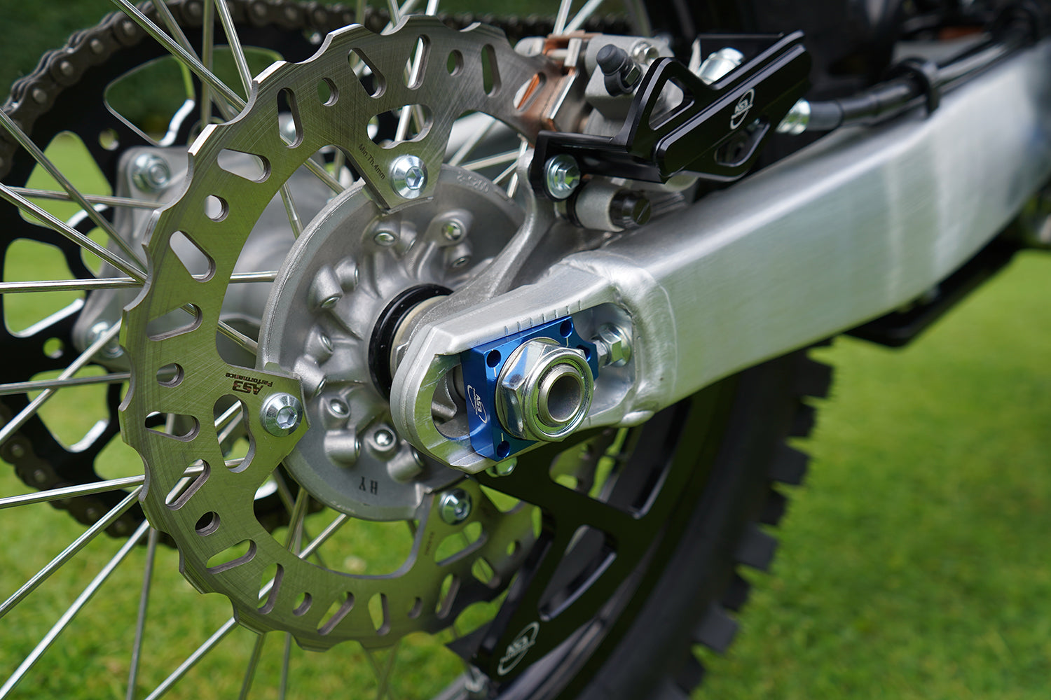 Kawasaki_KX_250_Rear_Axle_Bloc