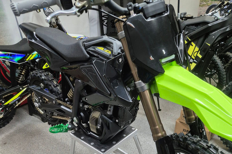 AS3 WIDE FOOT PEGS GREEN | SUR-RON LIGHT BEE 2018-2024
