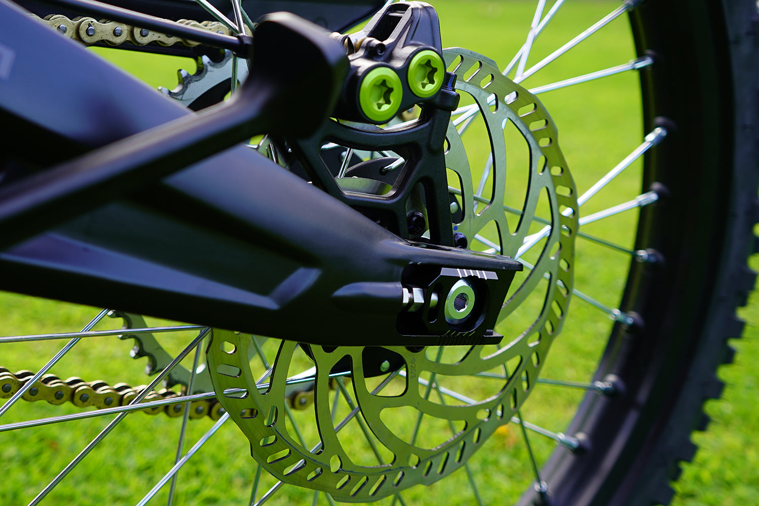 AS3 REAR AXLE BLOCKS BLACK | SUR-RON LIGHT BEE 2018-2024