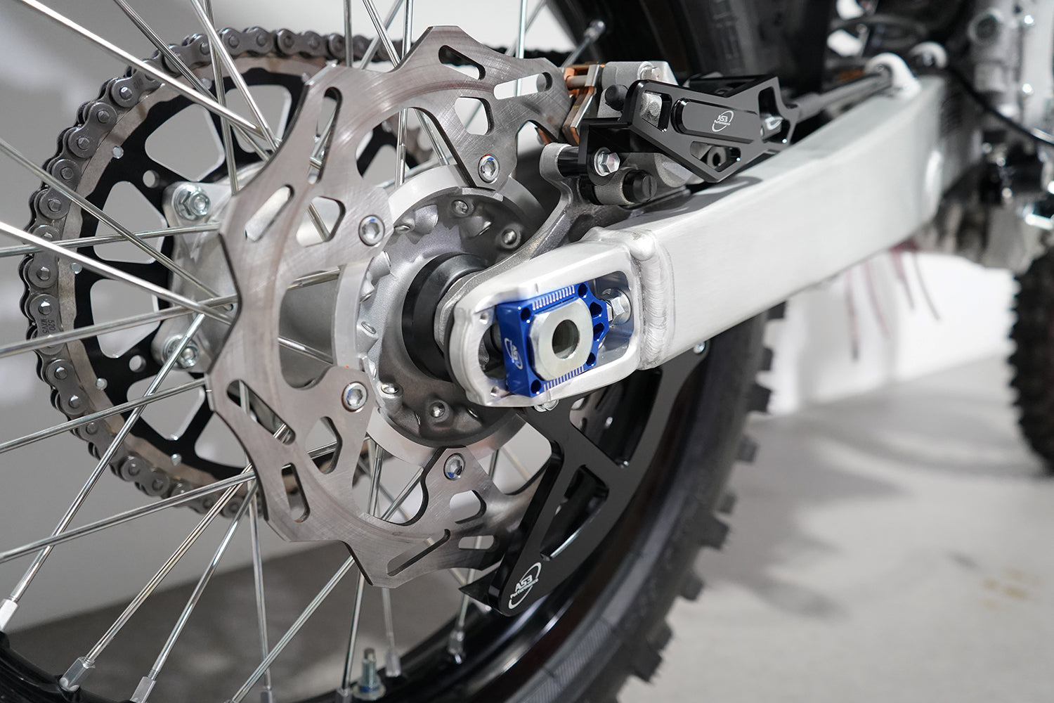 AS3 AXLE BLOCKS BLUE | YAMAHA YZ 125 250 02-25 YZ 250 426