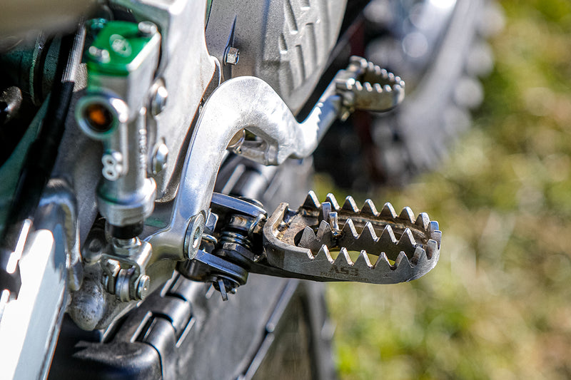 Wide foot pegs clearance dirt bike