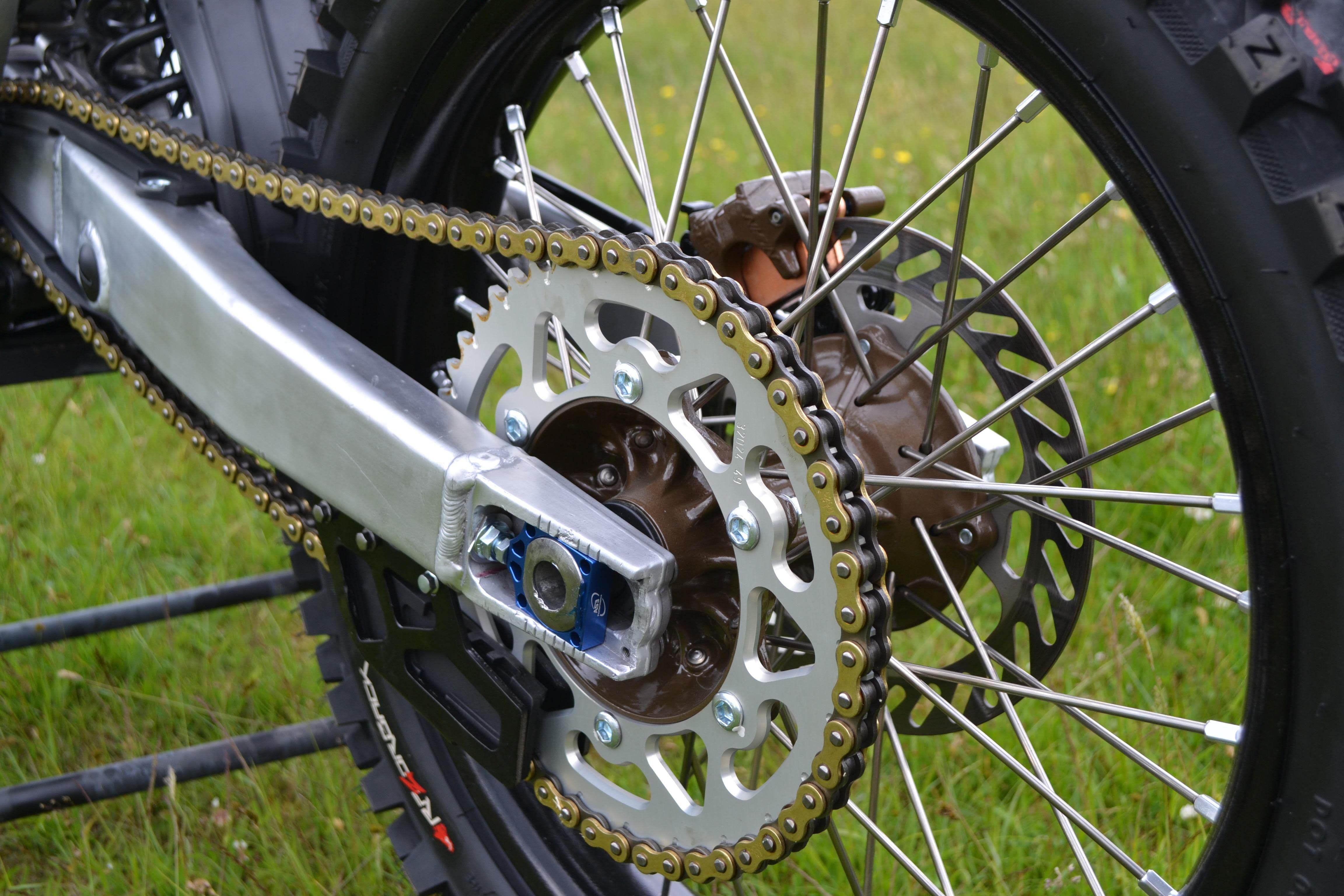 KawasakiKX250AxleBlocksBlue.